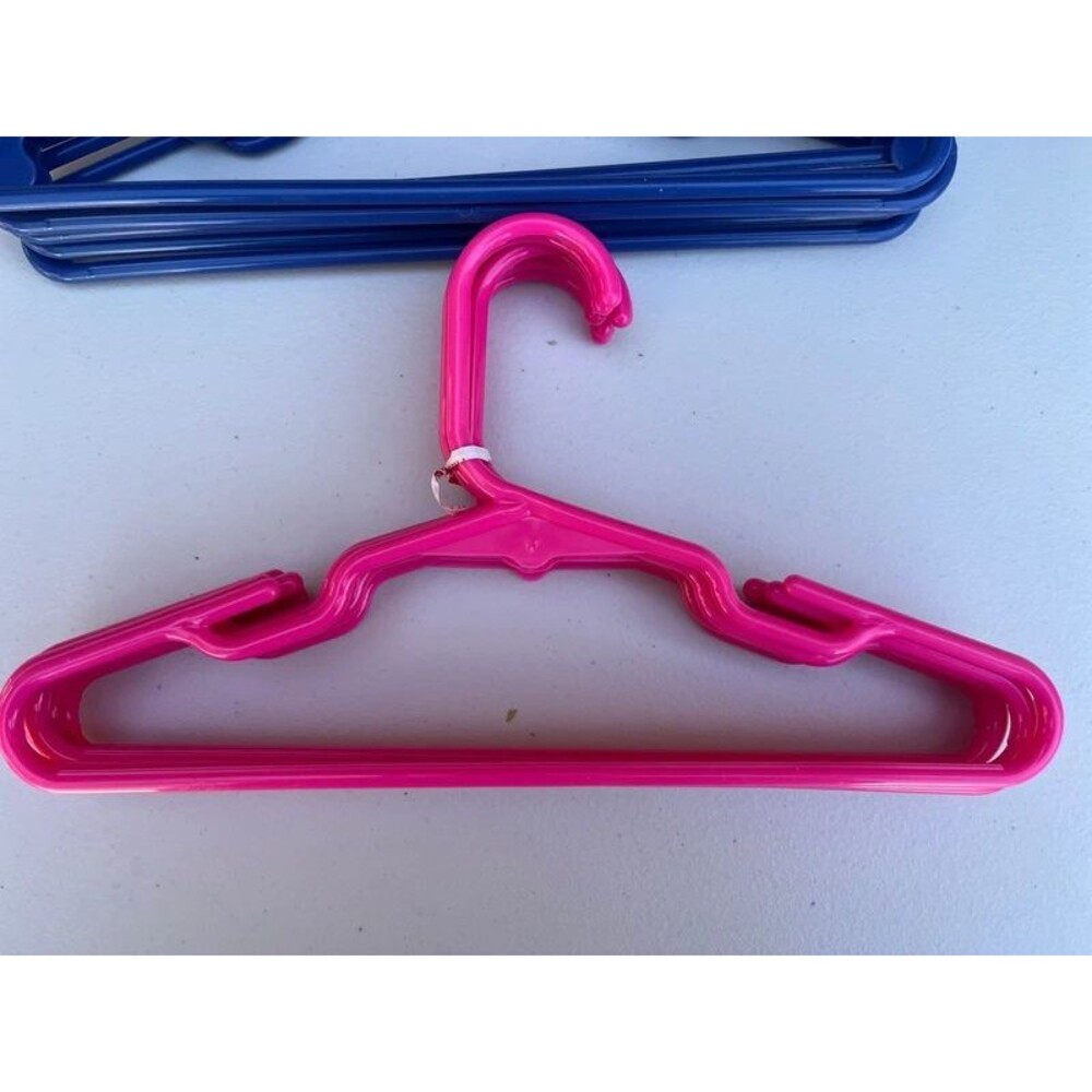 Hangers - Picture 4 of 4
